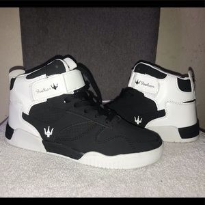 Boys sneakers black and white